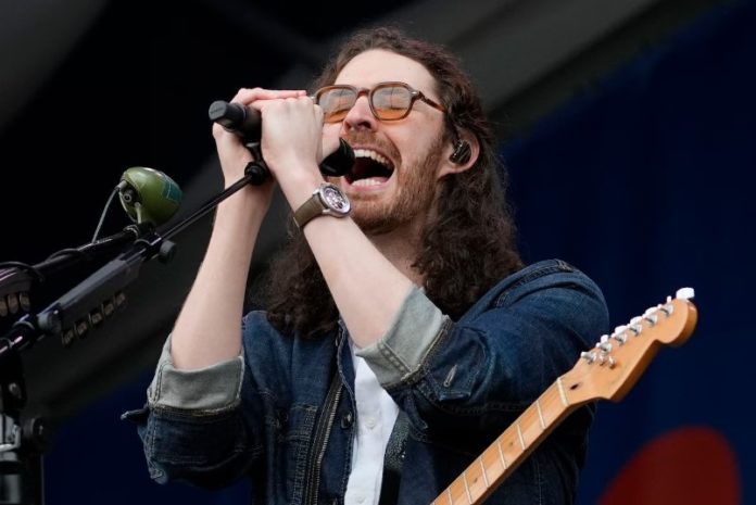 hozier-visita-barcelona-en-la-seva-gira-“unreal-unearth”