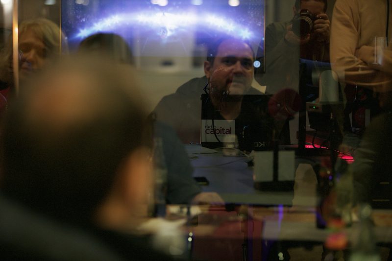 Miquel Curanta a l'estudi de Ràdio Capital