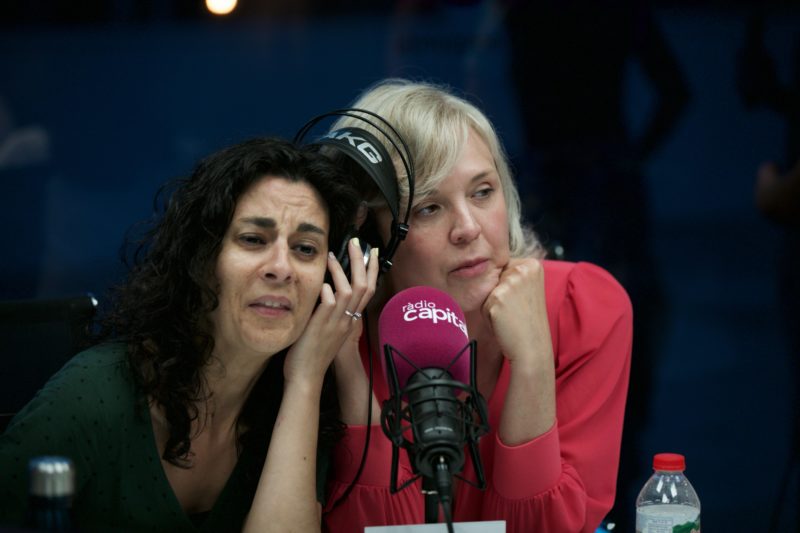 Lola Sans i Marina cebollero a l'estudi de Ràdio Capital