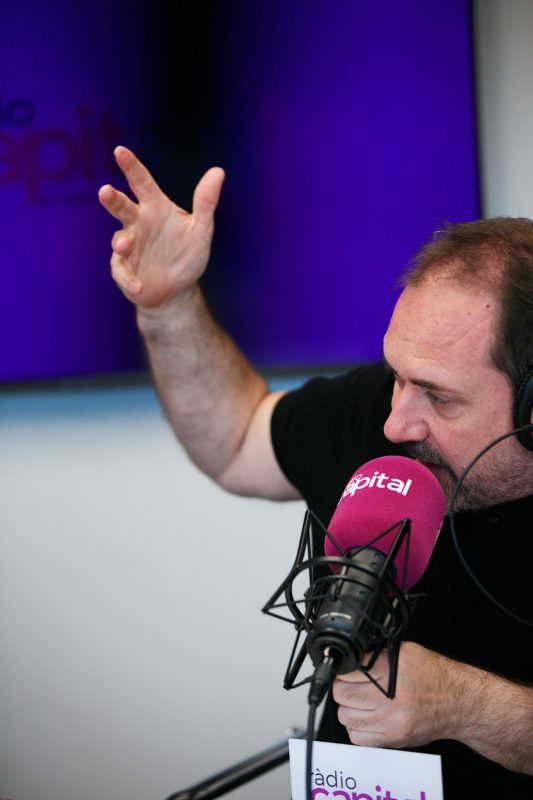 Miquel Curanta a l'estudi de Ràdio Capital