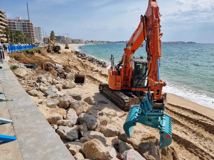 L’Ajuntament de Calonge i Sant Antoni continua amb les tasques de restabliment de les platges a Torre Valentina (2)
