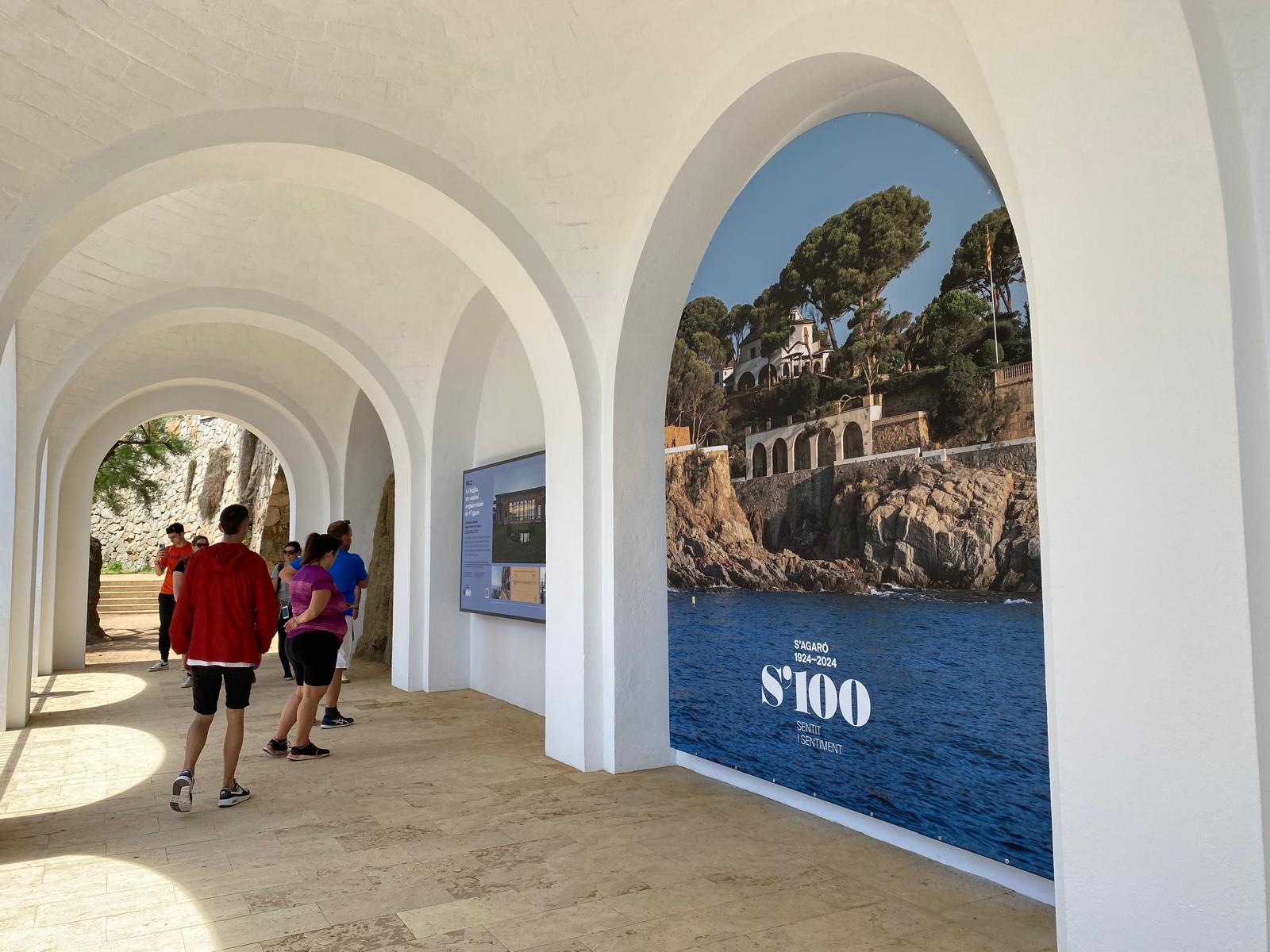 Elements de l'exposició al Camí de Ronda per commemorar el centenari