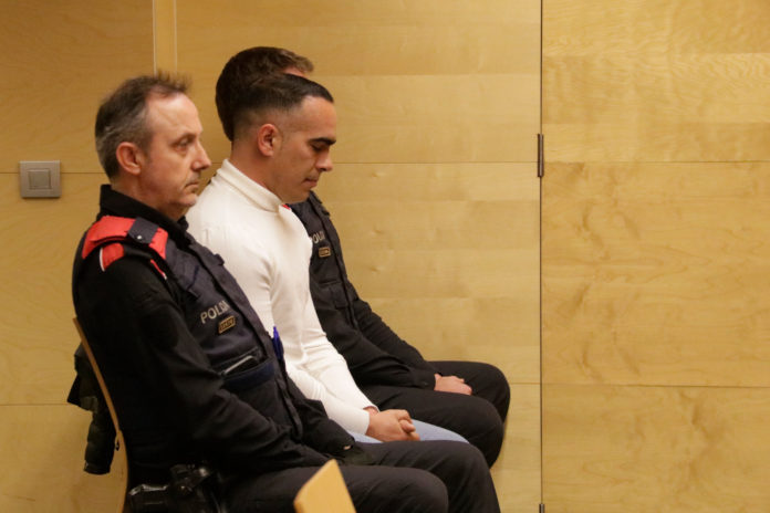 L'acusat d'assassinar un home a Calonge per segrestar una dona i violar-la. Foto del judici a l'Audiència de Girona Data de publicació: divendres 03 de maig del 2024, 13:14 Localització: Girona Autor: Marina López L'acusat d'assassinar un home a Calonge per segrestar una dona i violar-la. Foto del judici a l'Audiència de Girona Data de publicació: divendres 03 de maig del 2024, 13:14 Localització: Girona Autor: Marina López