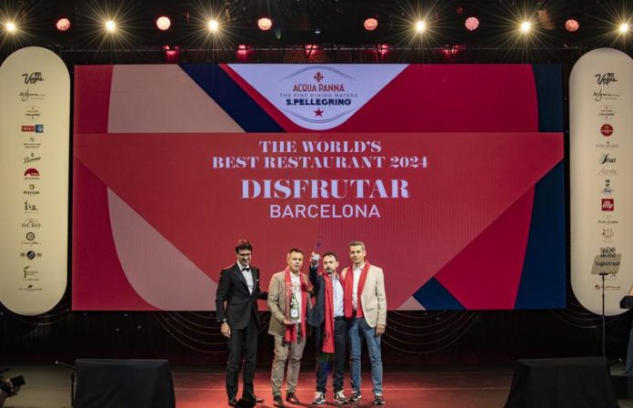 Mateu Casañas, Oriol Castro and Eduard Xatruch at 'The World's 50 Best Restaurant' ceremony in Las Vegas / Camila Almeida / The World's Best Restaurants 2024