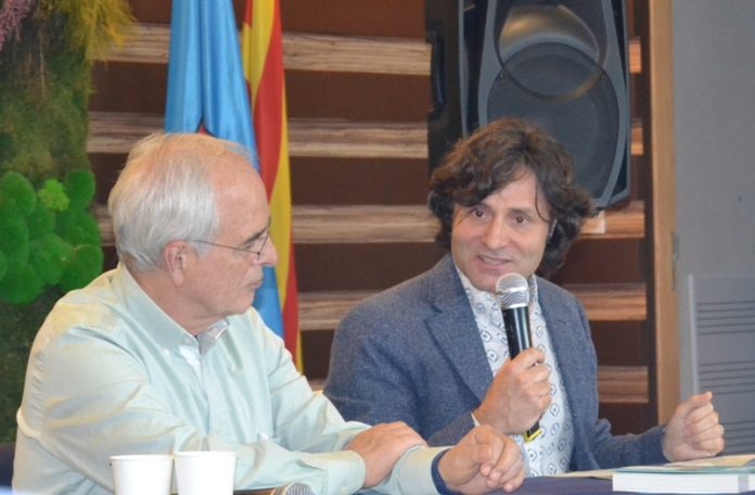 privat:-el-doctor-antoni-beltran-“ensenya-la-llengua”-a-santa-cristina