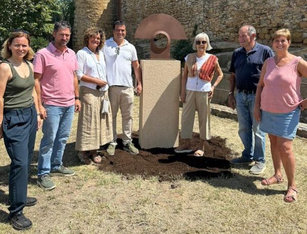 privat:-l’ajuntament-de-forallac-installa-una-escultura-de-cado-manrique-a-peratallada privat:-l’ajuntament-de-forallac-installa-una-escultura-de-cado-manrique-a-peratallada