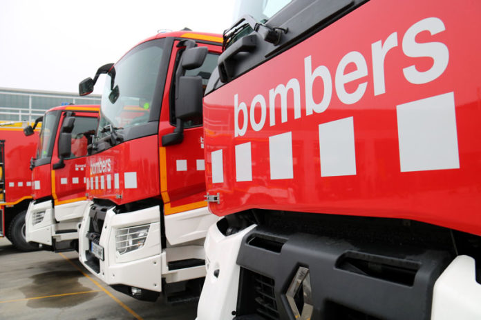 privat:-els-bombers-treballen-per-apagar-un-incendi-de-vegetacio-a-begur privat:-els-bombers-treballen-per-apagar-un-incendi-de-vegetacio-a-begur