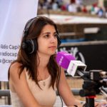 Anna Salvadó a l'especial de Ràdio Capital, "Una cantada diferent" a la Cantada d'hanaveres de Calella de Palafrugell. Fotografia: Pepe G Roca