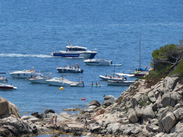Mossos responent a denuncia de banyistes Cap de Planes SOS Costa Brava fondeig cales