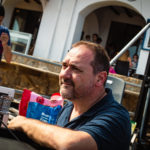 Miquel Curanta a l'especial de Ràdio Capital, "Una cantada diferent" a la Cantada d'hanaveres de Calella de Palafrugell. Fotografia: Laia Serch