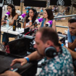 Anna Salvadó, Carla Saló i Cristina Vilà a l’especial de Ràdio Capital, «Una cantada diferent» a la Cantada d’hanaveres de Calella de Palafrugell.   Fotografia: Laia Serch