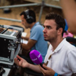 Gerard escaich a l'especial de Ràdio Capital, "Una cantada diferent" a la Cantada d'hanaveres de Calella de Palafrugell. Fotografia: Laia Serch