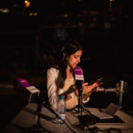 Anna Salvadó a l'especial de Ràdio Capital, "Una cantada diferent" a la Cantada d'hanaveres de Calella de Palafrugell. Fotografia: Laia Serch