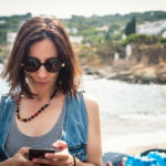 Cristina Vilà a l'especial de Ràdio Capital, "Una cantada diferent" a la Cantada d'hanaveres de Calella de Palafrugell. Fotografia: Laia Serch