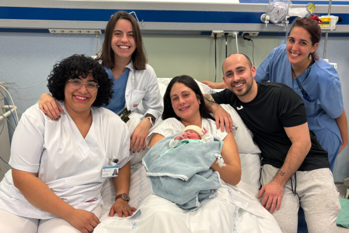 El nen ha pesat 2,85 quilograms i ha arribat a les 2.16 hores de la matinada