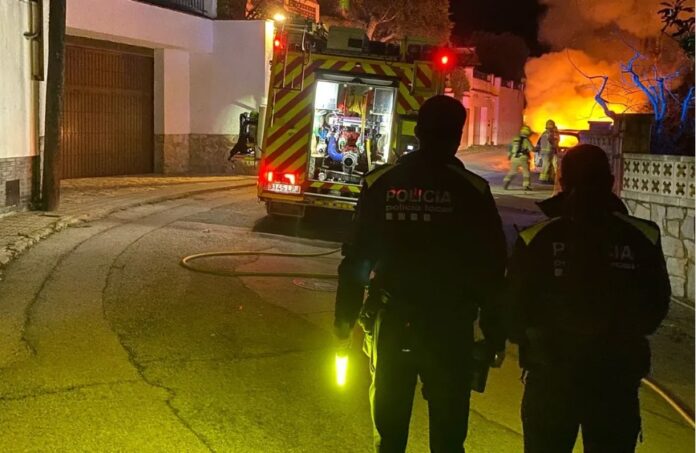 incendi sant feliu cotxe cremat incendi sant feliu cotxe cremat