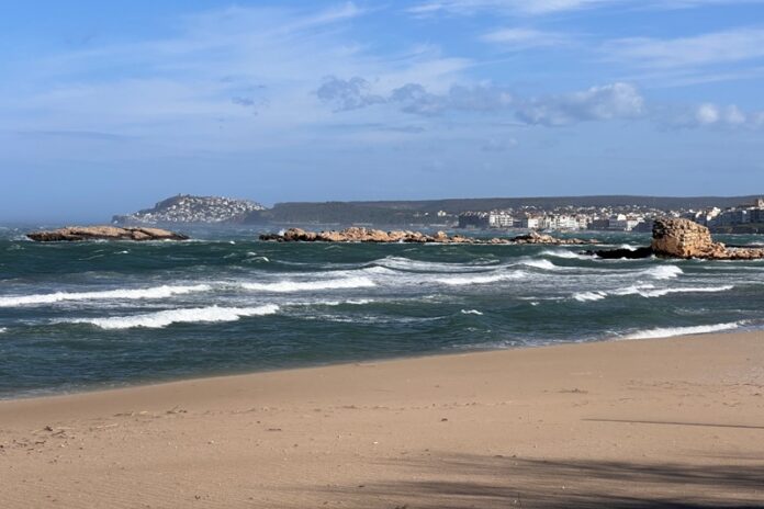 privat:-mes-de-850-trucades-al-112-pel-temporal-de-vent,-amb-ratxes-de-mes-de-100-km/h-a-l’emporda