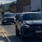 privat:-queixes-a-mont-ras-perque-els-vehicles-de-pas-collapsen-un-carrer-principal