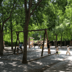 privat:-obert-novament-al-public-el-parc-8-de-marc-de-la-bisbal-una-vegada-renovats-tots-els-elements-de-joc-infantil