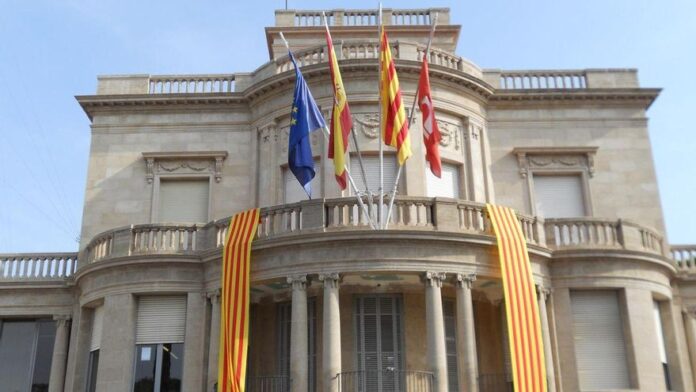 privat:-un-funcionari-de-l’ajuntament-de-palafrugell-denuncia-que-li-van-collocar-un-gps-al-cotxe-particular