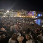 privat:-milers-de-persones-en-una-47a-cantada-d’havaneres-de-l’escala-multitudinaria