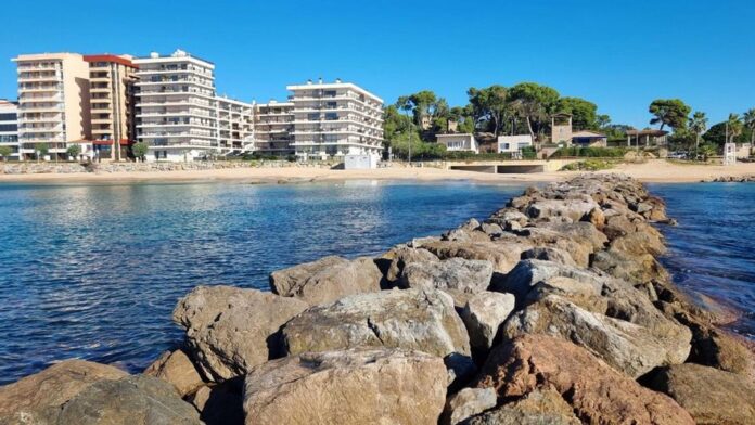 privat:-comencen-les-obres-d’estabilitzacio-de-les-platges-de-sant-antoni-i-d’es-monestri,-a-sant-antoni-de-calonge