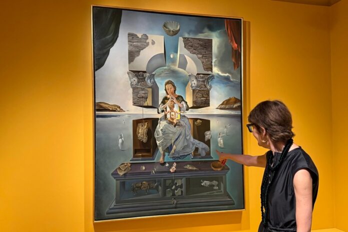 privat:-el-quadre-“monumental”-de-“la-madona-de-portlligat”-de-dali-torna-a-exposar-se-a-catalunya-per-primer-cop-en-73-anys privat:-el-quadre-“monumental”-de-“la-madona-de-portlligat”-de-dali-torna-a-exposar-se-a-catalunya-per-primer-cop-en-73-anys