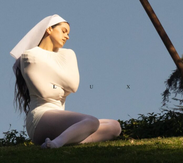 rosalia-anuncia-“lux”,-el-seu-nou-disc,-amb-una-sorprenent-posada-en-escena-a-times-square