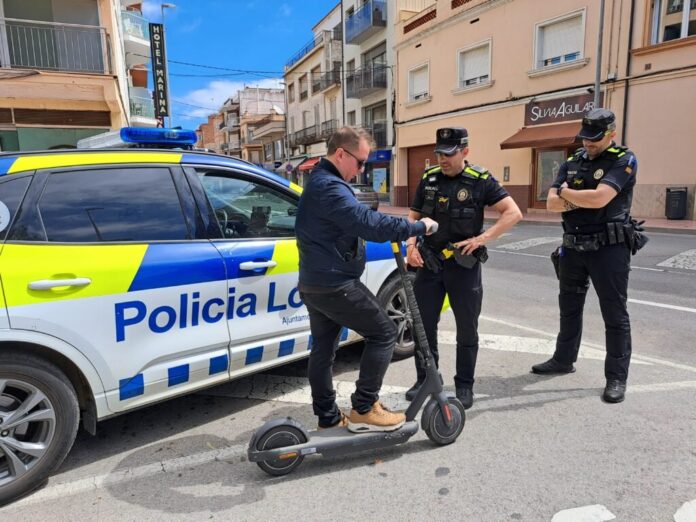 privat:-la-policia-local-de-palamos-activa-una-campanya-de-control-d’infraccions-sobre-l’us-dels-patinets-electrics