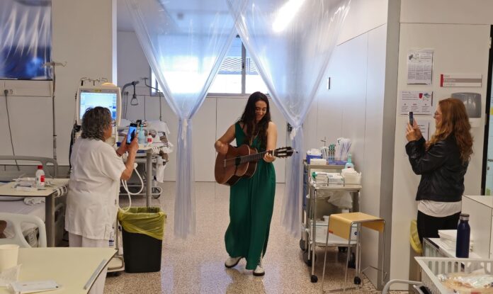 marta-shanti-omple-d’esperanca-l’hospital-trueta-i-santa-caterina-de-girona