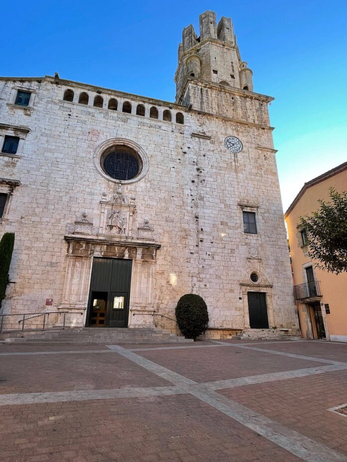 plaça de l'esglesia palafrugell