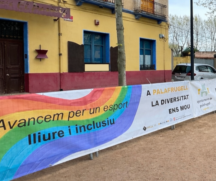 privat:-l’ajuntament-de-palafrugell-reforca-la-sensibilitzacio-contra-la-lgbtifobia-amb-motiu-del-dia-internacional-en-l’esport
