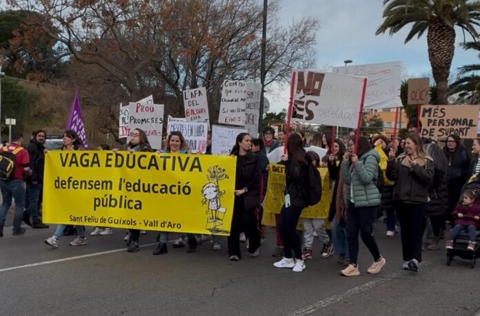 Vaga docents Sant Feliu professors concentració