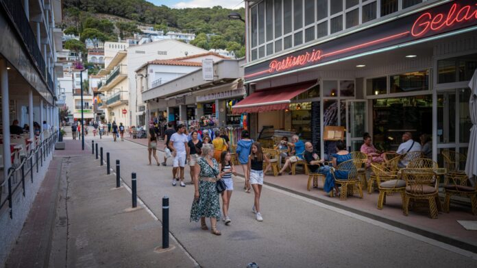 privat:-(im)-restriccions-de-transit-al-centre-comercial-de-l’estartit privat:-(im)-restriccions-de-transit-al-centre-comercial-de-l’estartit
