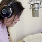 Sílvia Artigas interpreta a Llucieta Canyà per a la ficció sonora, Ui, si aixequés el cap