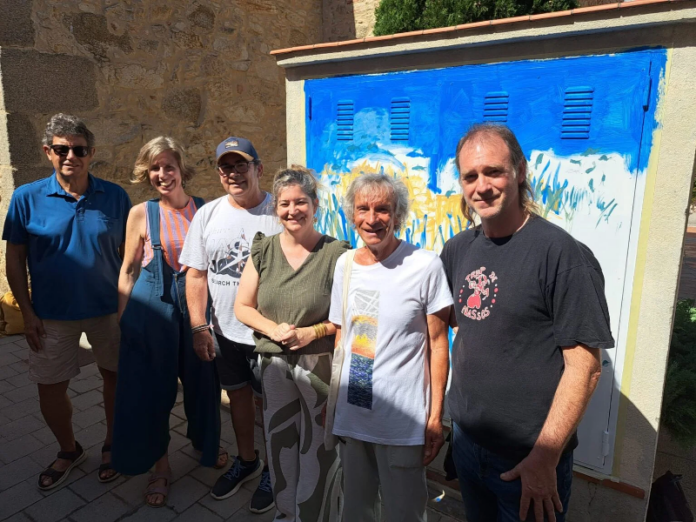 privat:-projecte-per-decorar-amb-pintura-i-dissenys-artistics,-les-tapes-de-serveis-ubicades-a-les-facanes-dels-habitatges-del-barri-vell-de-palamos