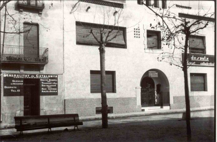 Oficina de Sant Feliu de Guíxols de la Direcció General del Transport de la Generalitat (del Fons Vicenç Gandol Jordà). Arxiu Municipal de Sant Feliu de Guíxols. Oficina de Sant Feliu de Guíxols de la Direcció General del Transport de la Generalitat (del Fons Vicenç Gandol Jordà). Arxiu Municipal de Sant Feliu de Guíxols.