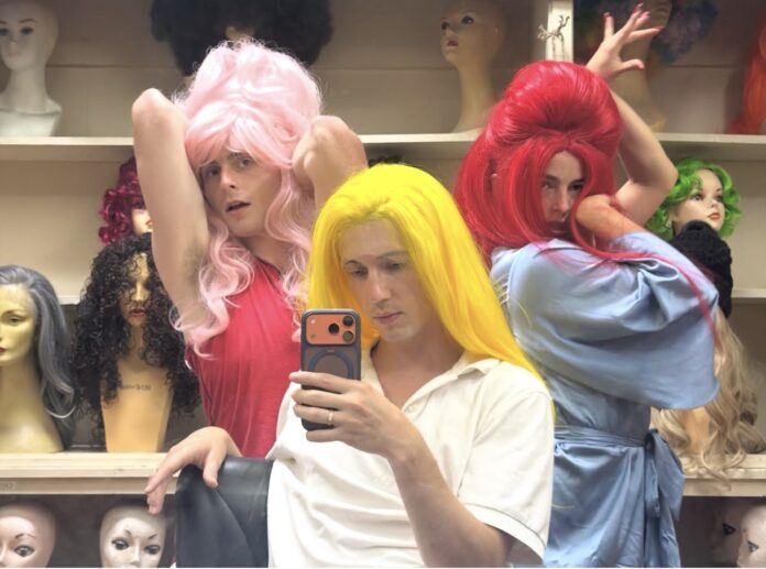 troye-sivan-comenca-a-donar-pistes-de-la-seva-nova-era-musical-amb-‘she’s-the-best’