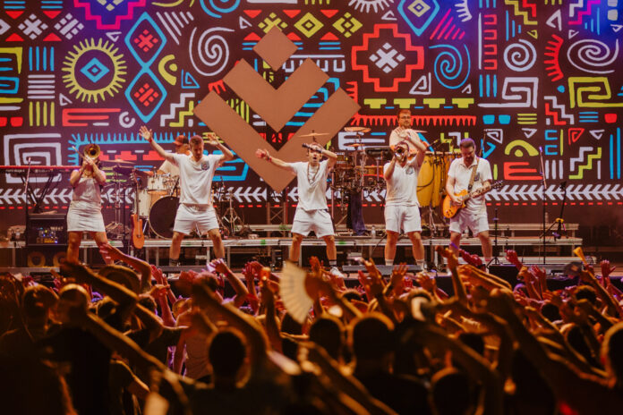 la-festassa-km0-converteix-el-porta-ferrada-en-una-gran-festa-de-la-musica-catalana la-festassa-km0-converteix-el-porta-ferrada-en-una-gran-festa-de-la-musica-catalana
